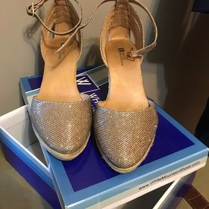 Super cute gold glittery wedges